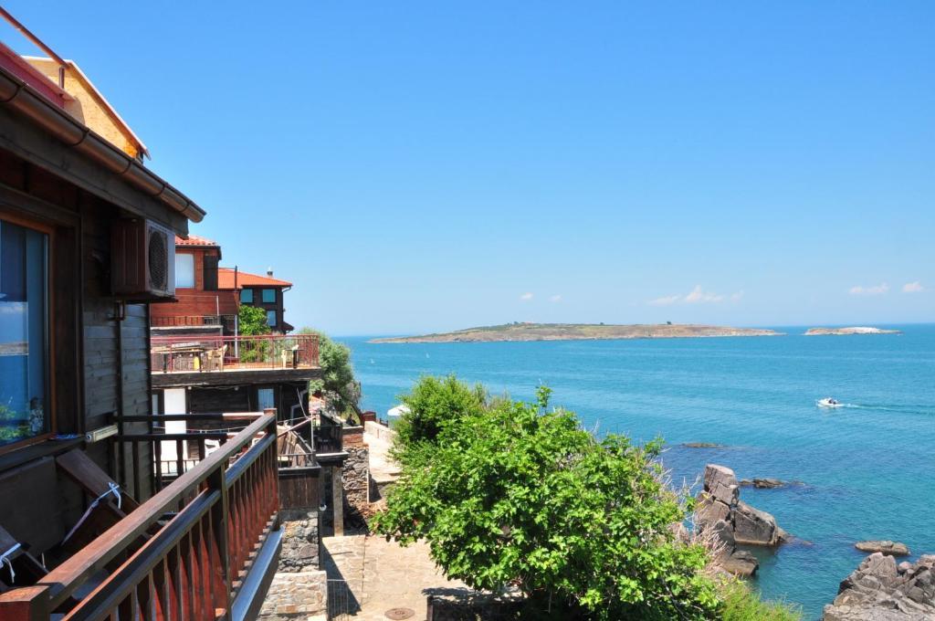 Deep Blue Guest House Sozopol Bagian luar foto