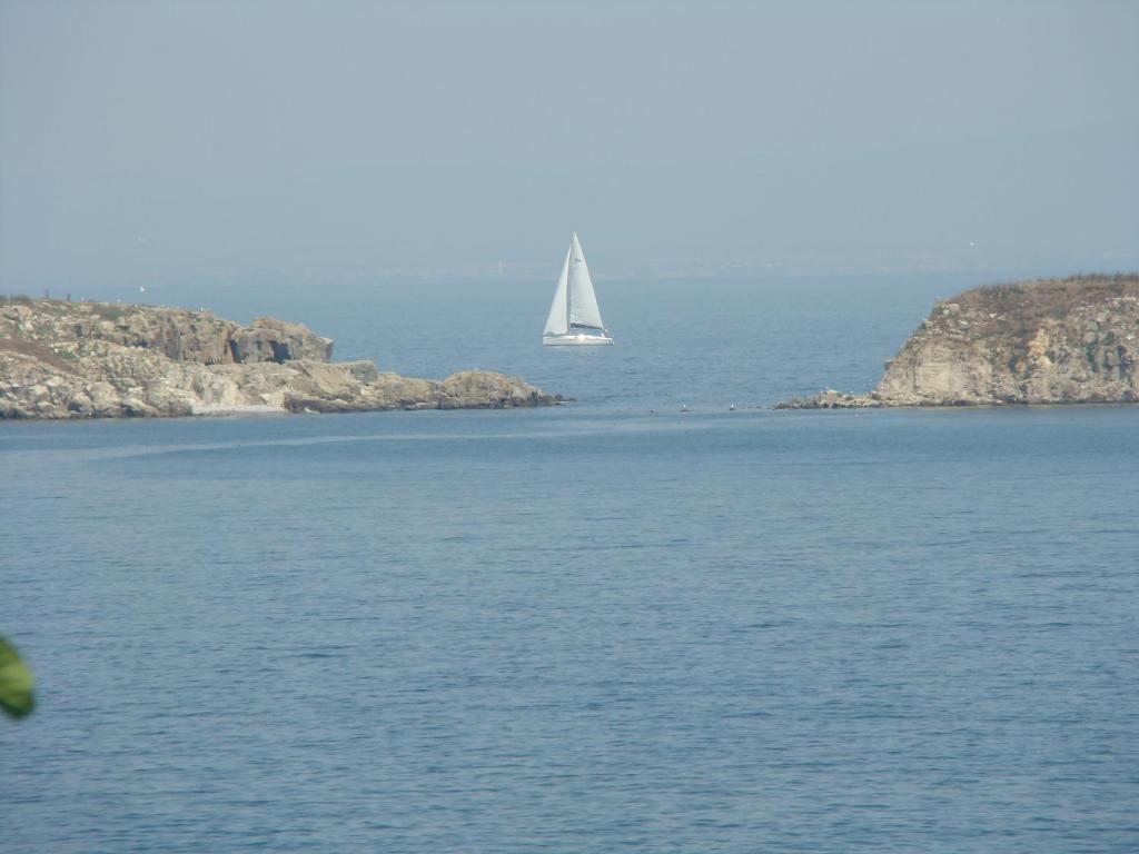 Deep Blue Guest House Sozopol Bagian luar foto